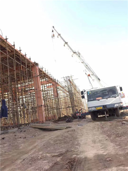 洛宁县吊车作业的安全注意事项有哪些？