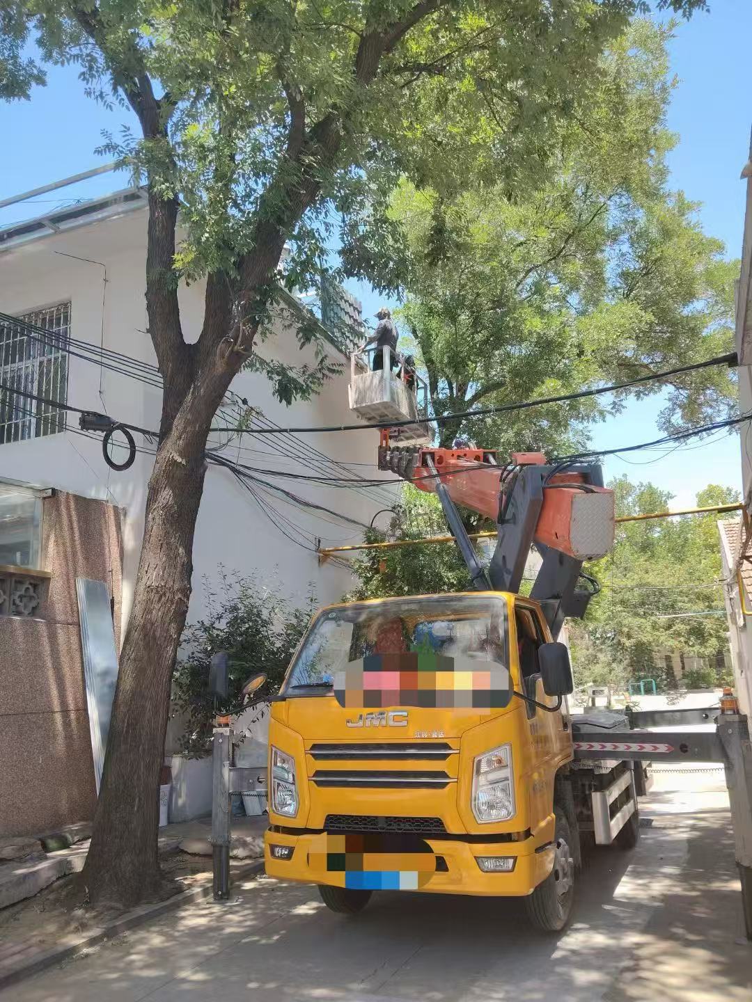 洛宁县高空作业车能吊装重物吗？最大承载多少公斤？