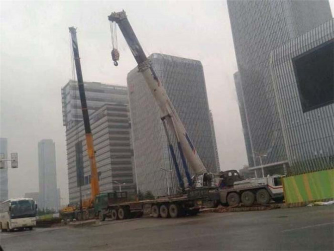 洛宁县“自动找平”—— 吊车的 “平地神器” 技术